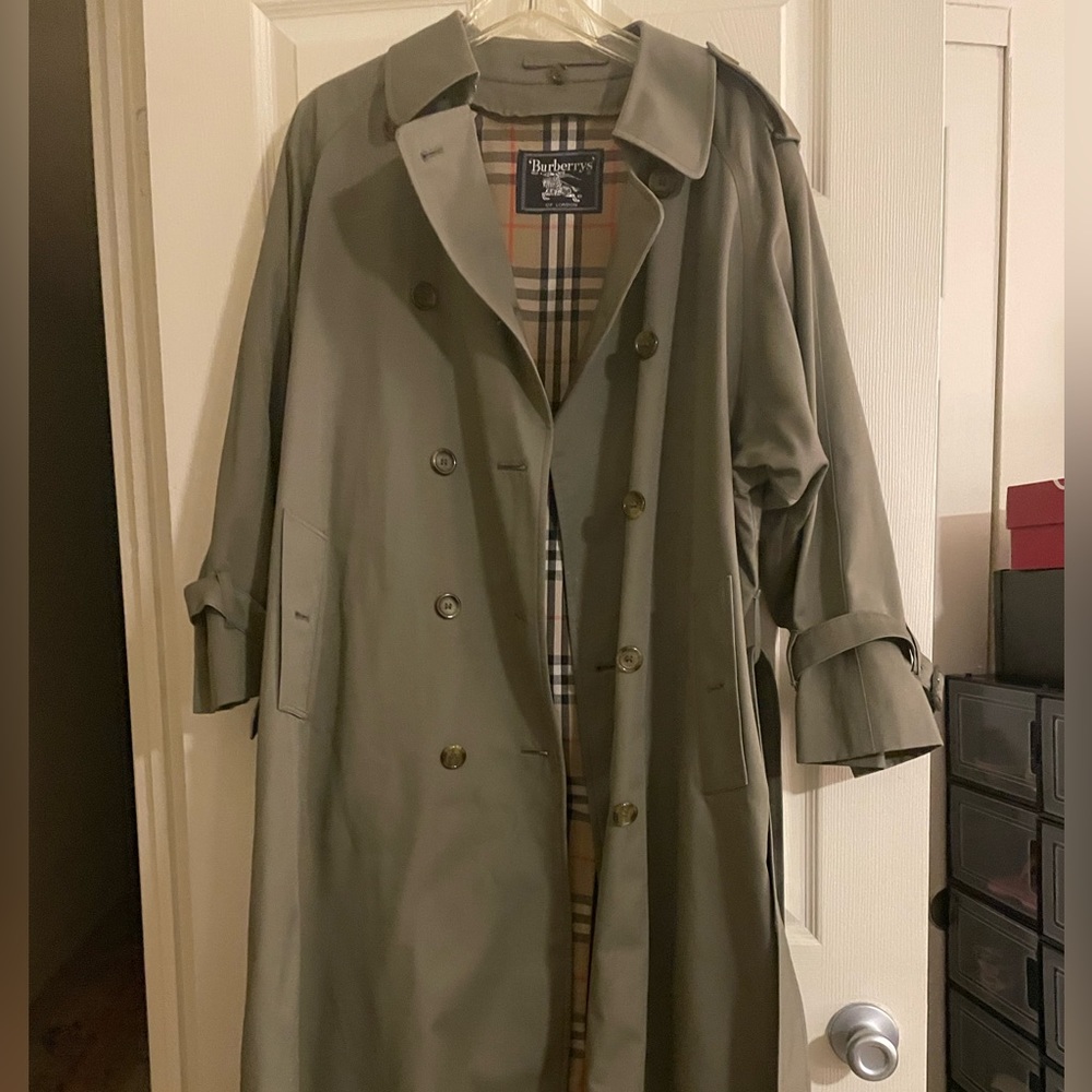 Vintage Burberrys’Trench Coat Olive green 100% wool insert.